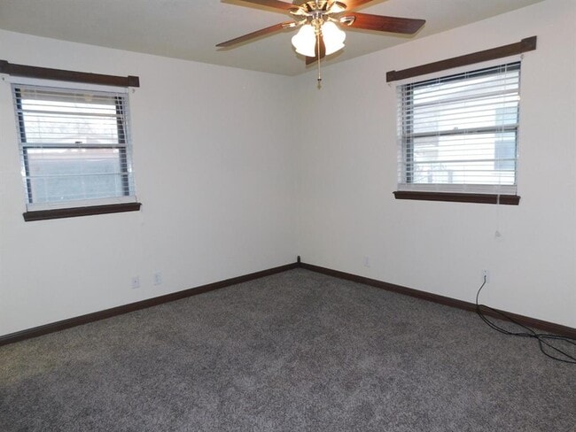 Building Photo - 4813 Woodview Dr