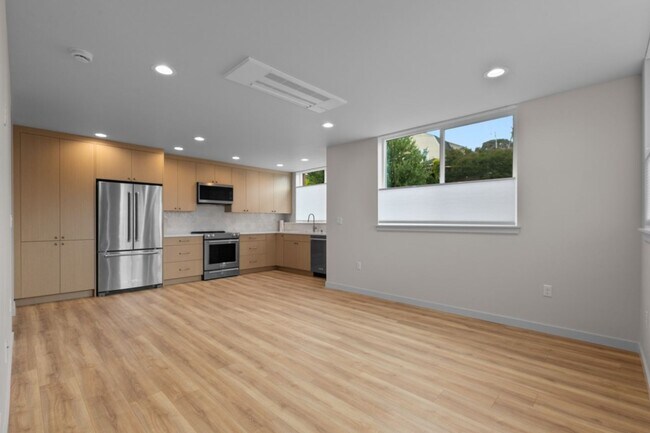 Building Photo - 2bd/1.75ba Seattle Home
