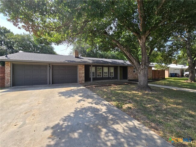 Building Photo - 1360 Poppy Ln