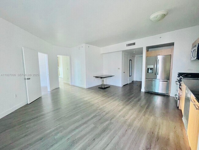 Building Photo - 350 S Miami Ave