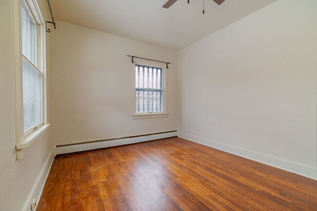 Building Photo - Acequia Madre -452