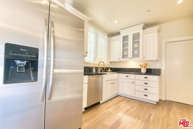 Building Photo - 753 S Ogden Dr