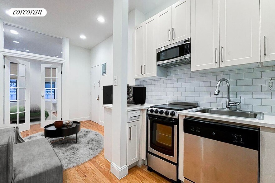 Primary Photo - 421 E 81st St