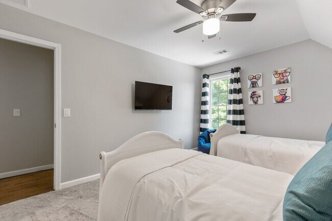 Building Photo - 535 Douthit Ferry Rd