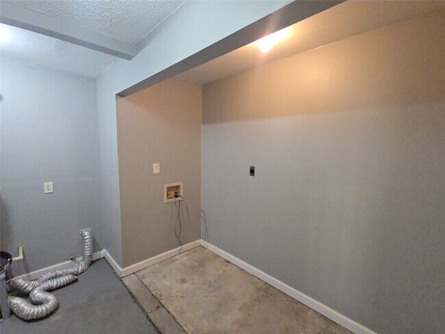 Building Photo - 5115 Balkin St