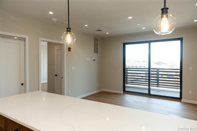 Building Photo - 135 E Park Ave