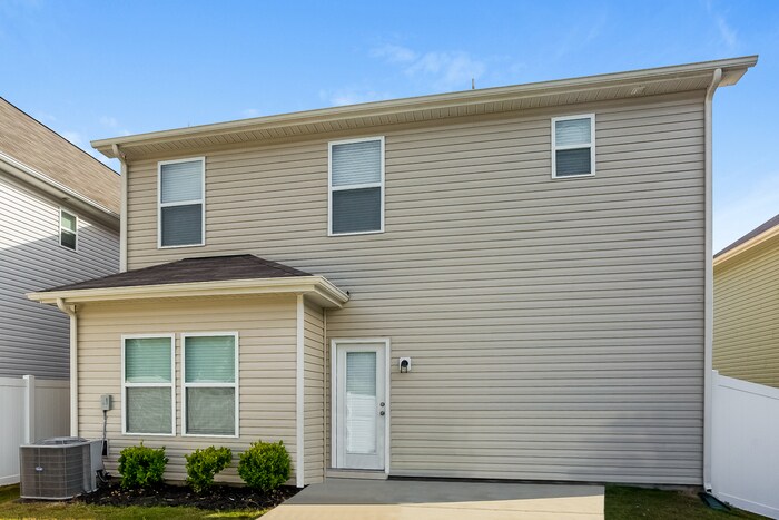 Building Photo - 12962 Hill Pine Rd