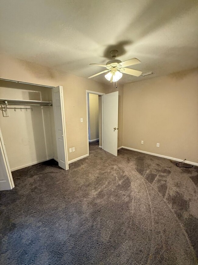 Building Photo - 1721 Active