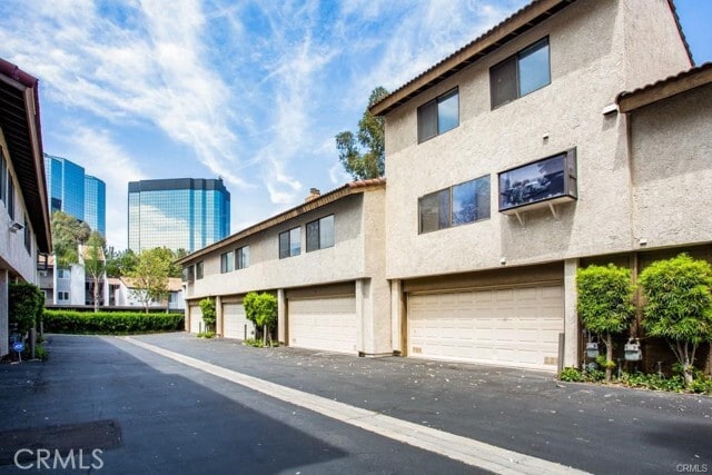Building Photo - 5800 Owensmouth Ave