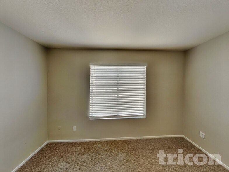 Building Photo - 5044 N Vista Del Rancho Way