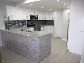 Building Photo - 1511 S Bay Villa Pl