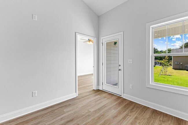 Building Photo - 217 Lenox Cir