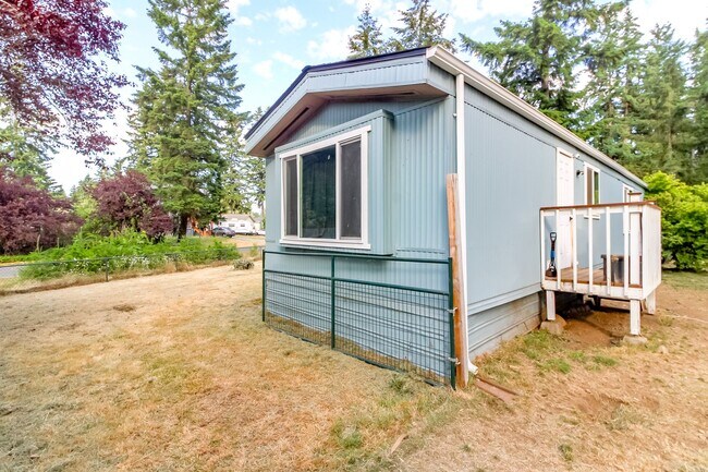 Building Photo - Updated 2 bedroom manufactured home on large corner lot