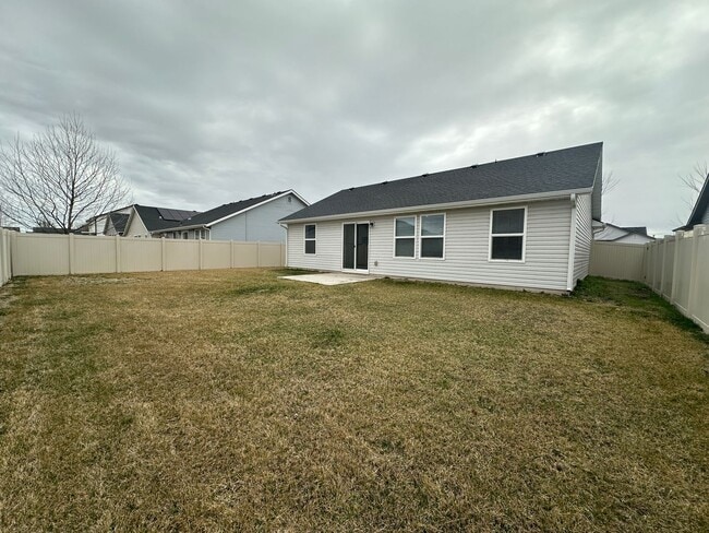 Building Photo - 3bed, 2bath, 1216sq.ft. 2-car garage home in Caldwell (Windsor Creek)