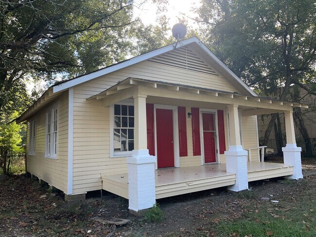 Building Photo - 3160 Wyandotte St