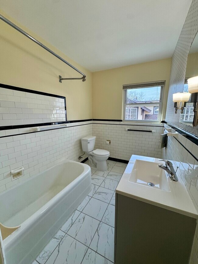 Building Photo - 234 E Pleasant St