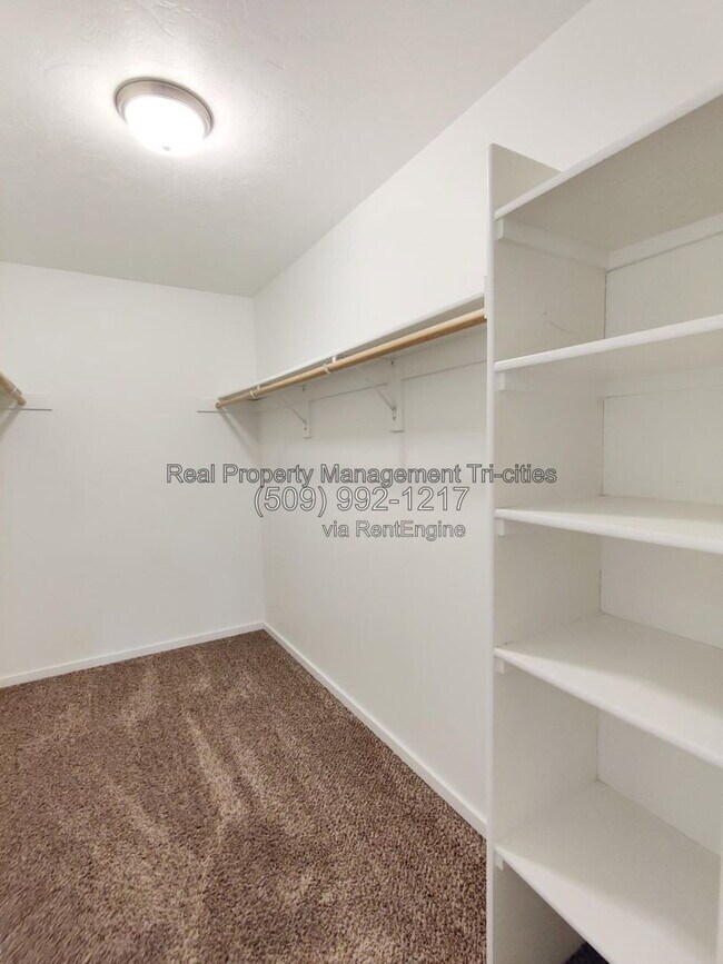 Building Photo - 5825 Sidon Ln