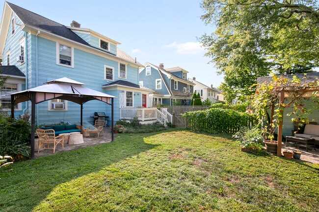 Building Photo - 37 Harmon St