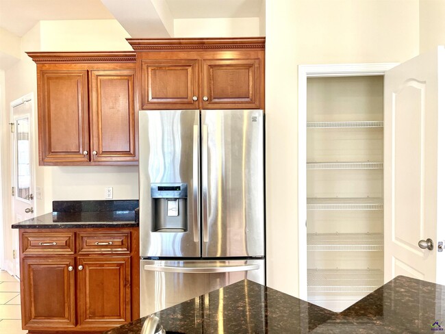 Building Photo - 300 Pembroke Pointe