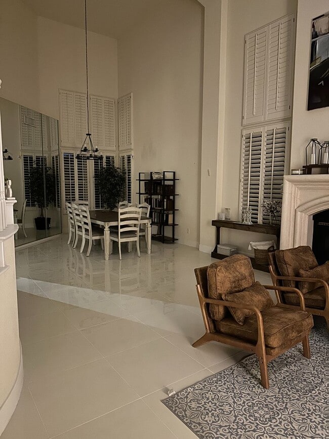 Building Photo - Stunning Fully Remodeled Luxury Home in Peccole Ranch