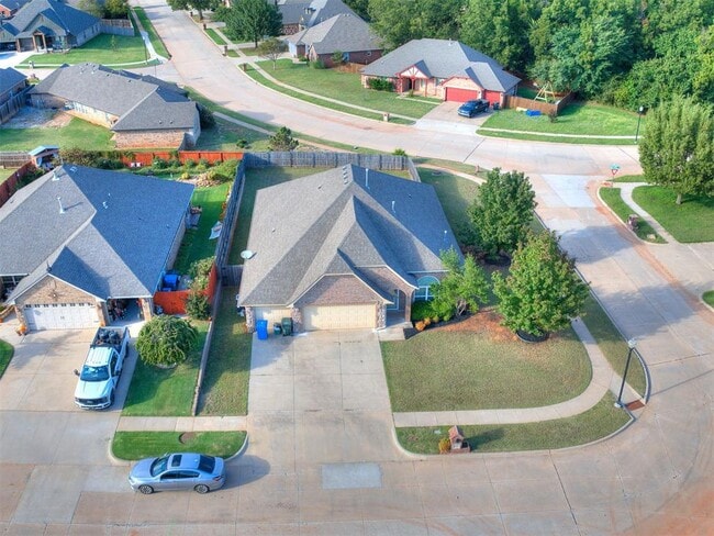 Building Photo - 3409 Valley