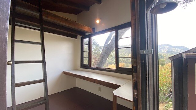 Studio/office 2 with Loft - 119 Muerdago Rd