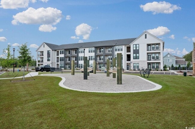 Building Photo - 331 Pickwick Dr