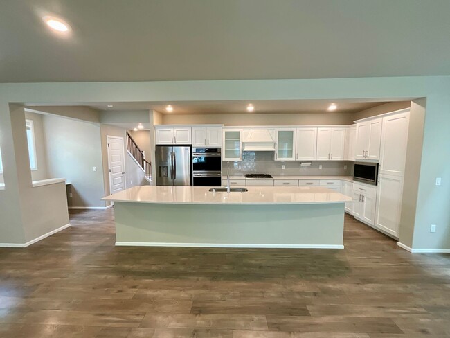 Building Photo - Beautiful and Modern 4-Bedroom Home with S...