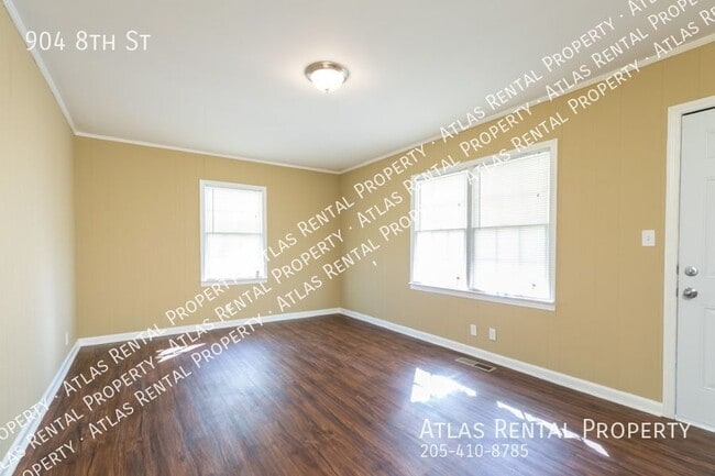 Building Photo - 904 8th St