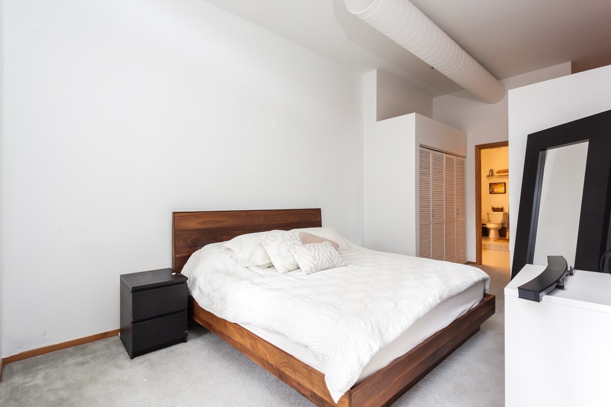 Building Photo - 910 S Michigan Ave