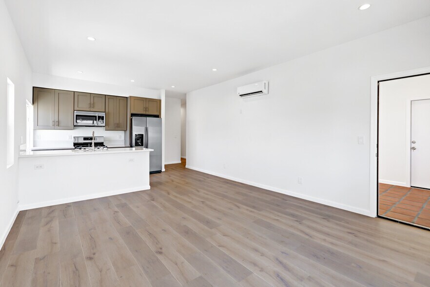 Building Photo - 5232 W 20th St