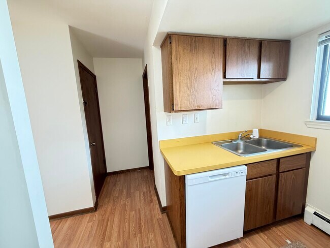 Building Photo - 1707 Dexter Ave