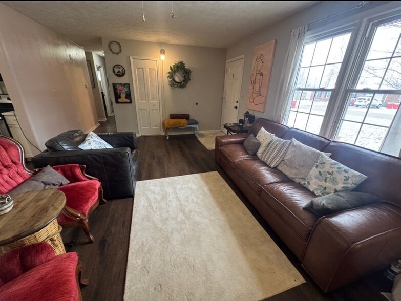 Building Photo - 108 Farmers Ln