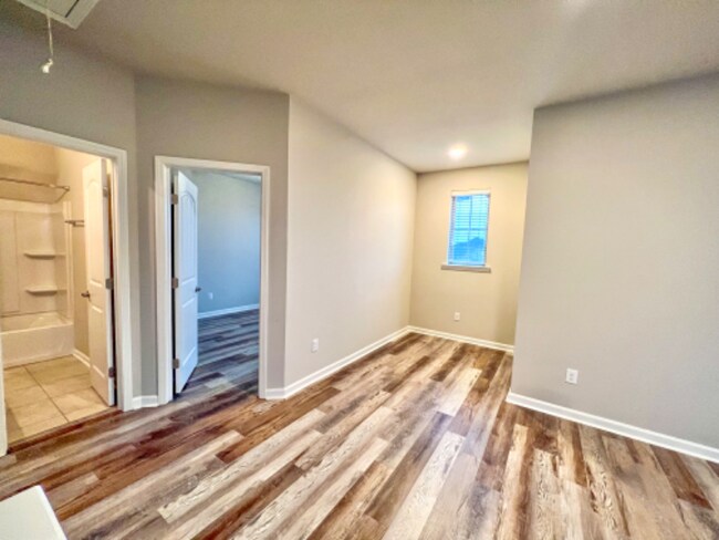 Building Photo - 524 Cautillion Dr