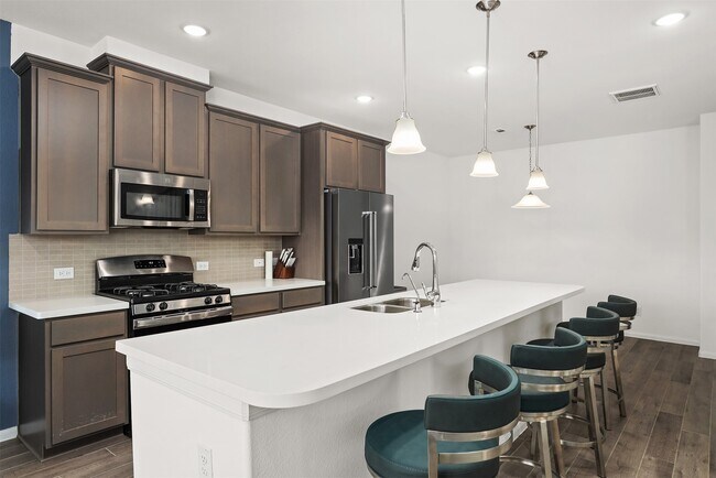 Building Photo - 7449 Hinsdale Dr