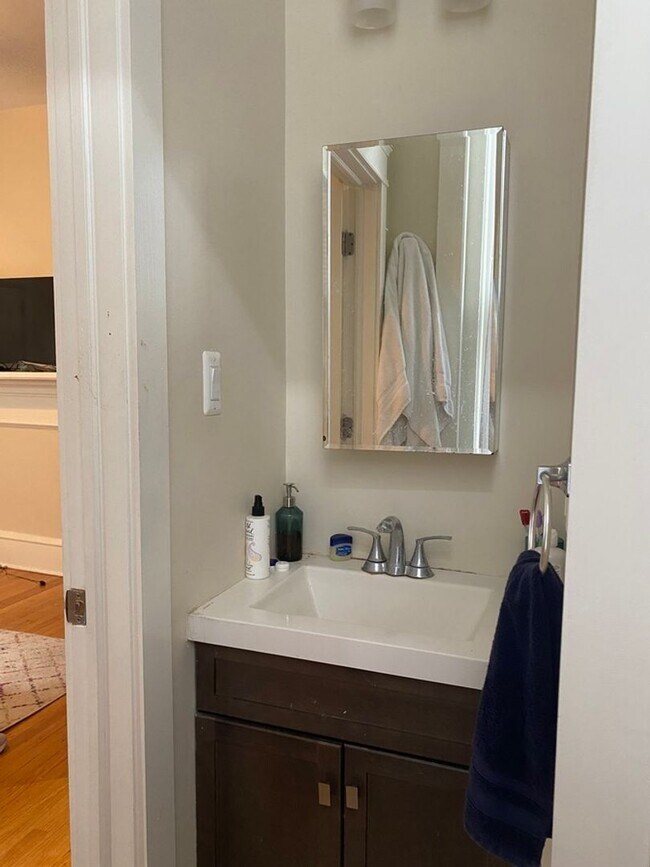 Building Photo - 245 S 10th St