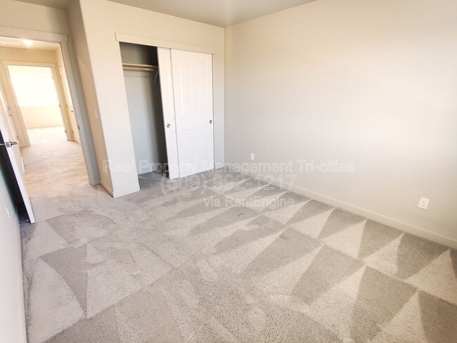 Building Photo - 5748 W Albany Pl