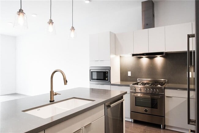 Building Photo - 207 W Johanna St