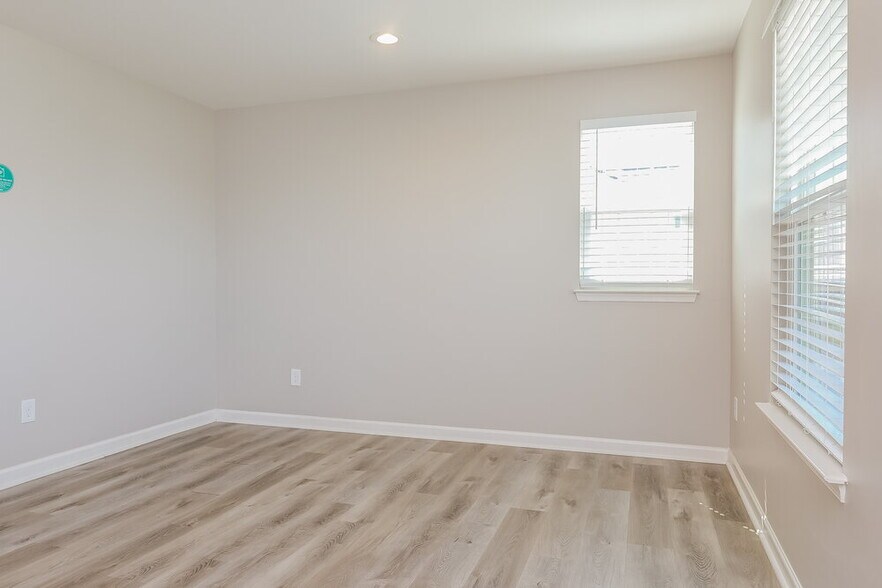 Building Photo - 2212 Ambergate Dr