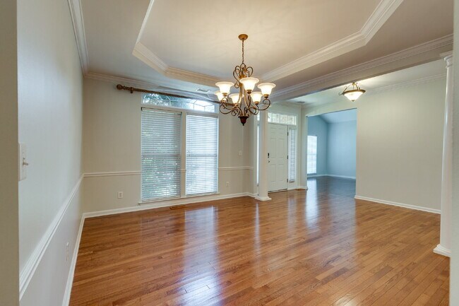 Building Photo - Luxury, Location, and Lifestyle on Rolling...