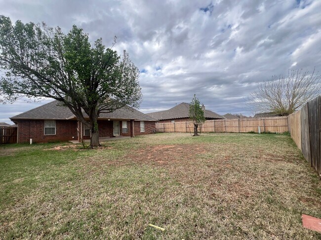 Building Photo - 624 Vickery Ave