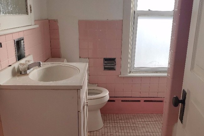 Bathroom 2 - 940 N 11th St