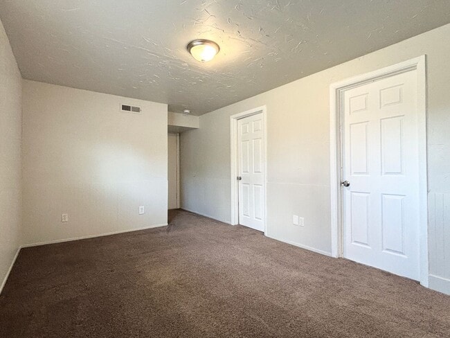 Building Photo - Awesome Split Entry with New Paint & Floor...