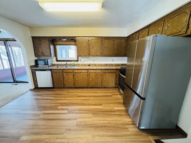 Building Photo - Winter Special half month off with February move in! 4-Bedroom Home in Blaine with 2 Full Baths a...