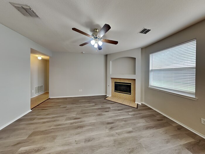 Building Photo - 8209 Swan Park Dr