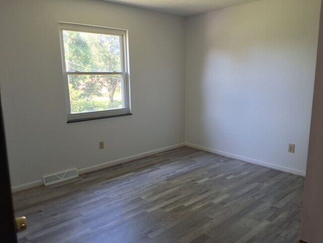Building Photo - 111 Cherrywood Dr