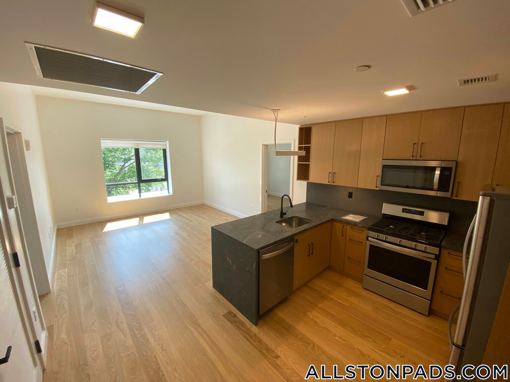 Building Photo - 83 Gardner St