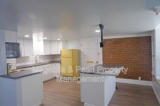 Primary Photo - 1411 N 13th St