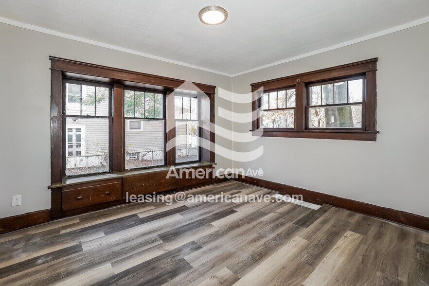 Building Photo - 724 Carlysle St