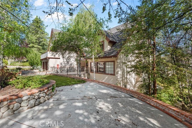 Building Photo - 887 Talisman Ln